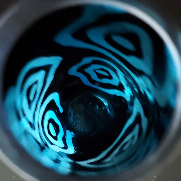 Dramatic Modern Cut To Vibrant Blue 11 1/2" Black Thick Crystal Vase Gorgeous 😍 - Picture 5 of 15